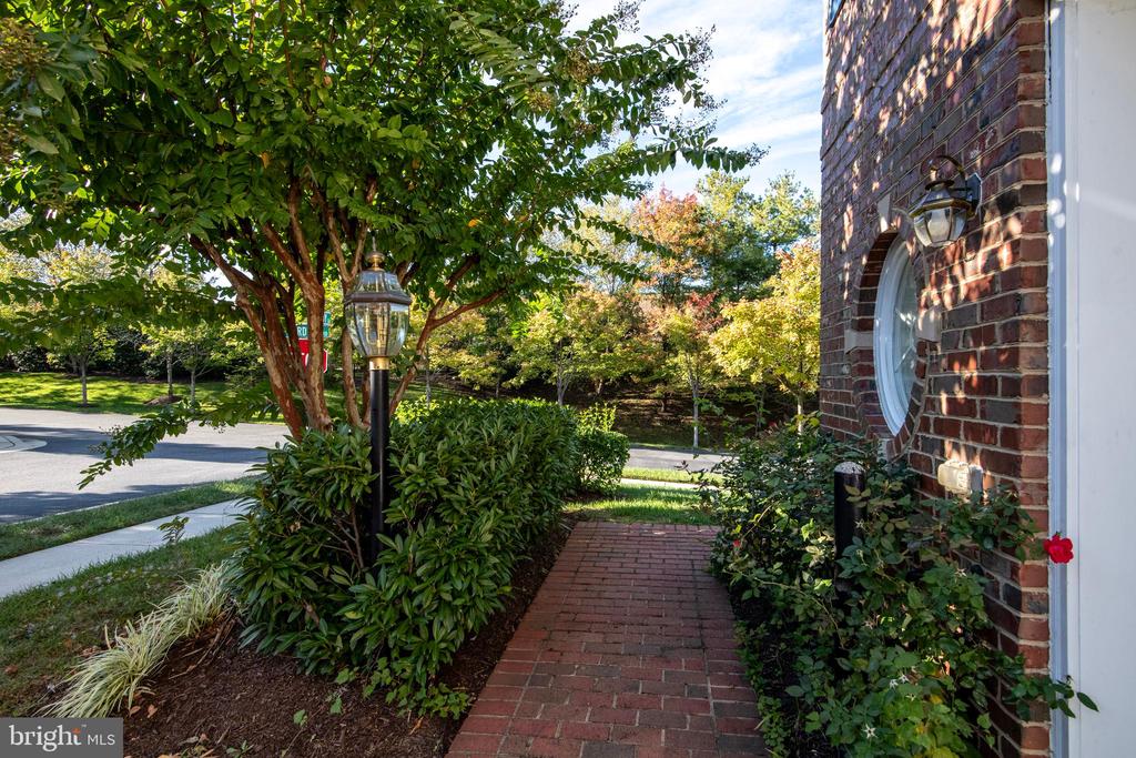 201 BURGUNDY LANE