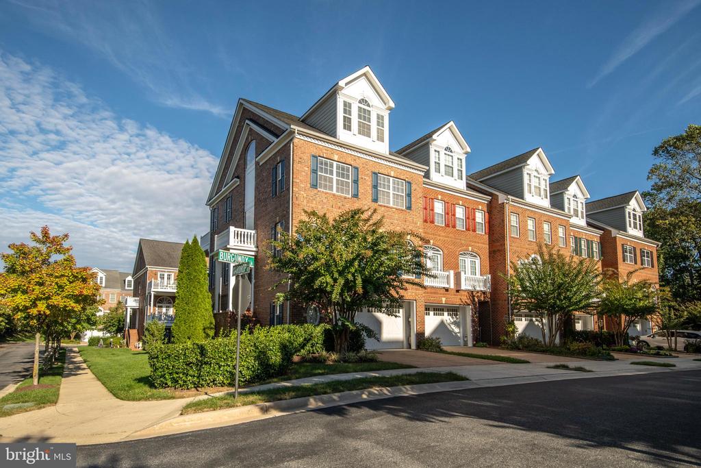 201 BURGUNDY LANE