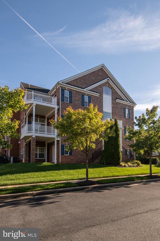201 BURGUNDY LANE