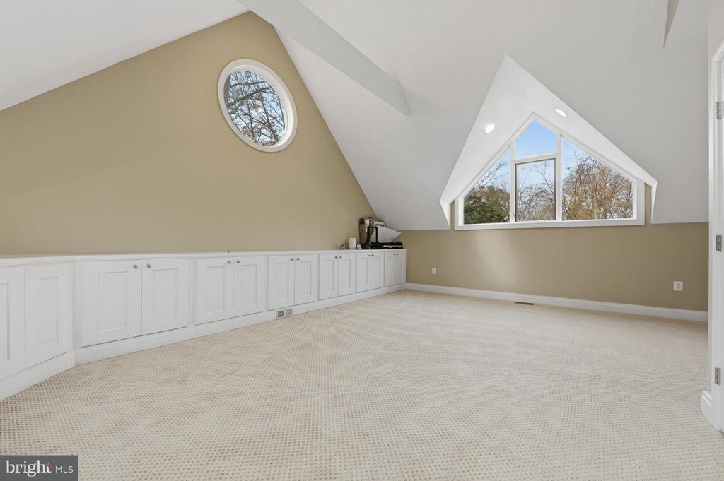 3303 KENNEY COURT