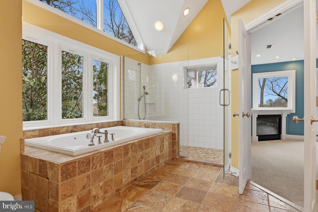 3303 KENNEY COURT