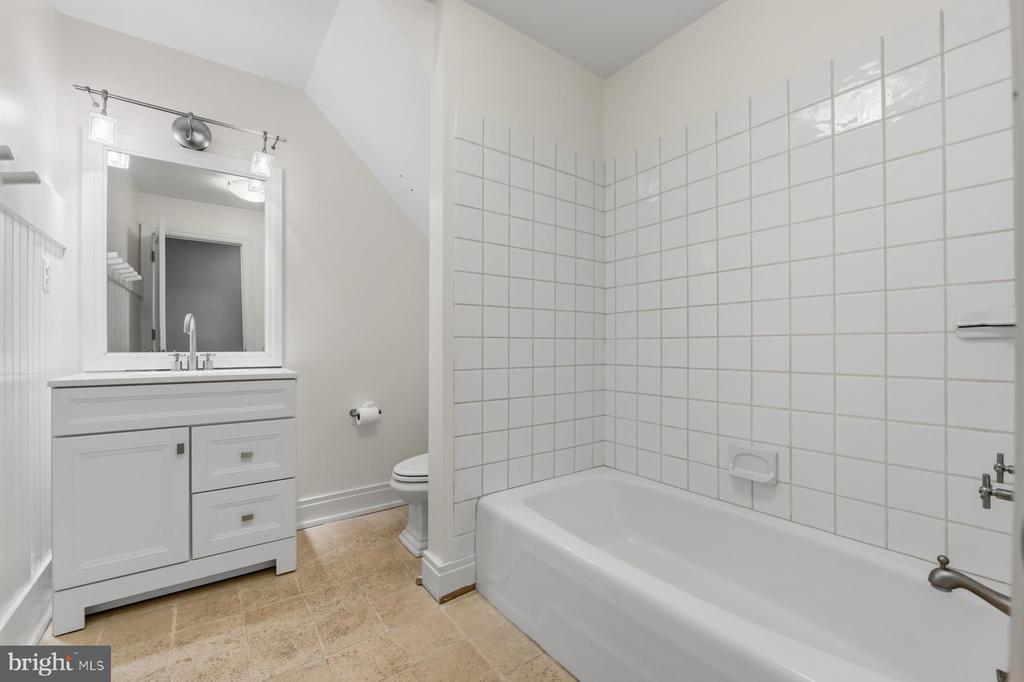 3303 KENNEY COURT
