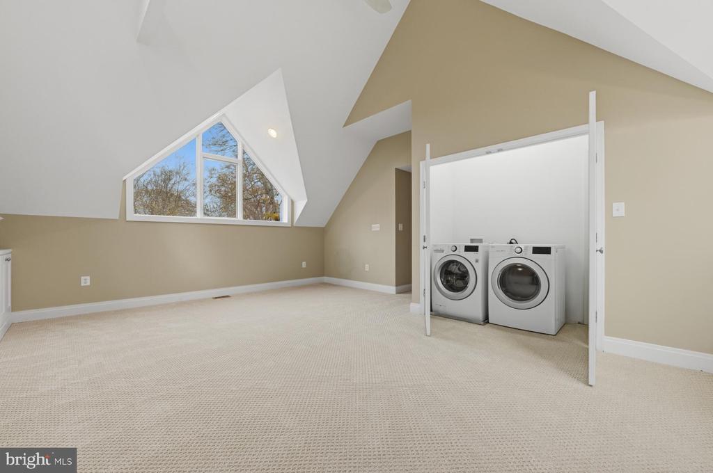 3303 KENNEY COURT