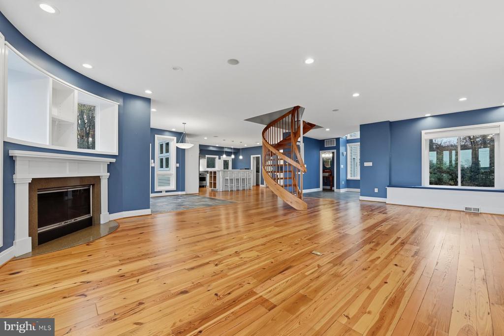 3303 KENNEY COURT