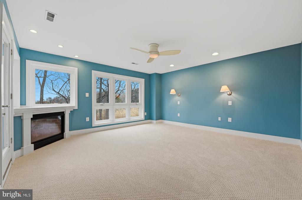 3303 KENNEY COURT