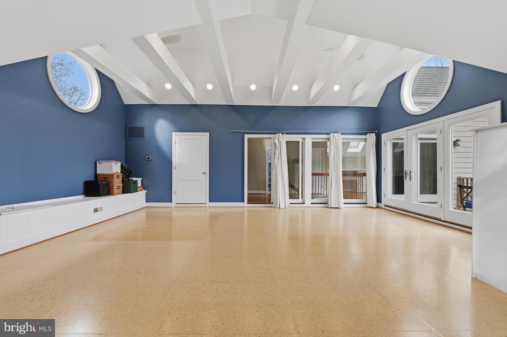 3303 KENNEY COURT