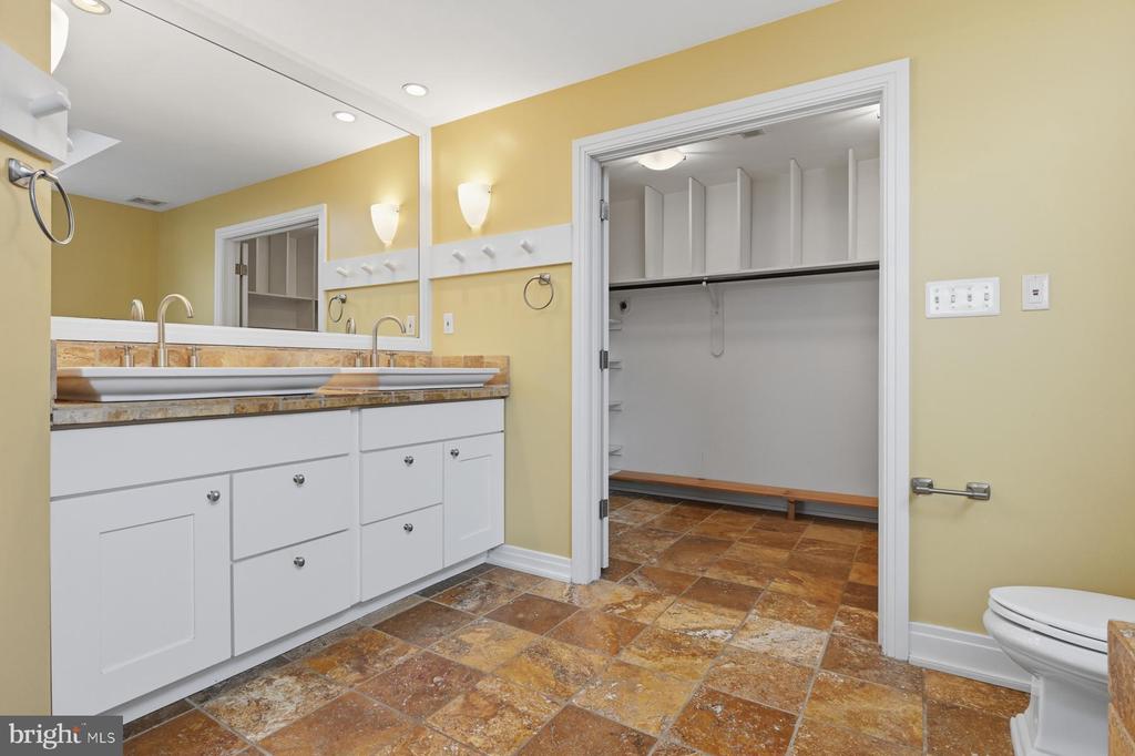 3303 KENNEY COURT