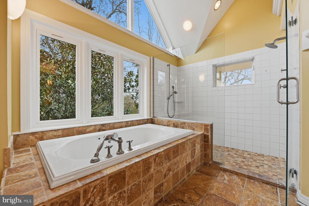 3303 KENNEY COURT
