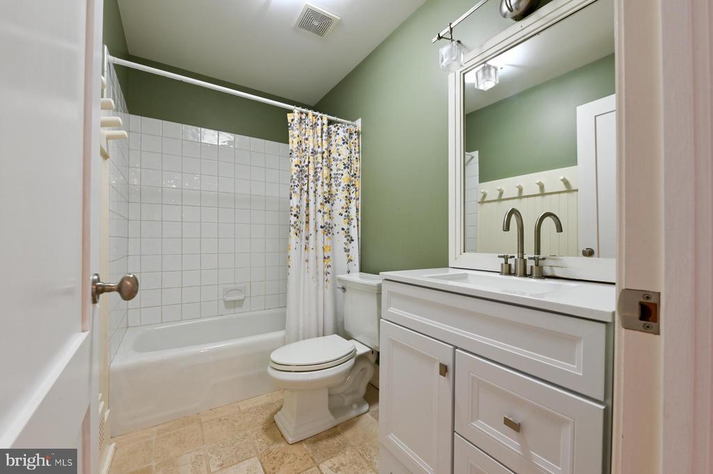 3303 KENNEY COURT