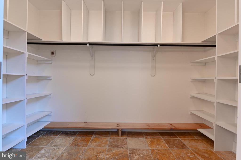 3303 KENNEY COURT