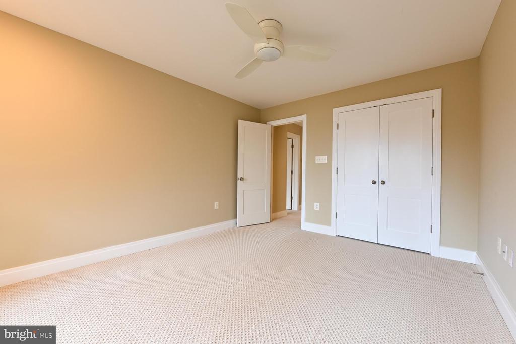 3303 KENNEY COURT