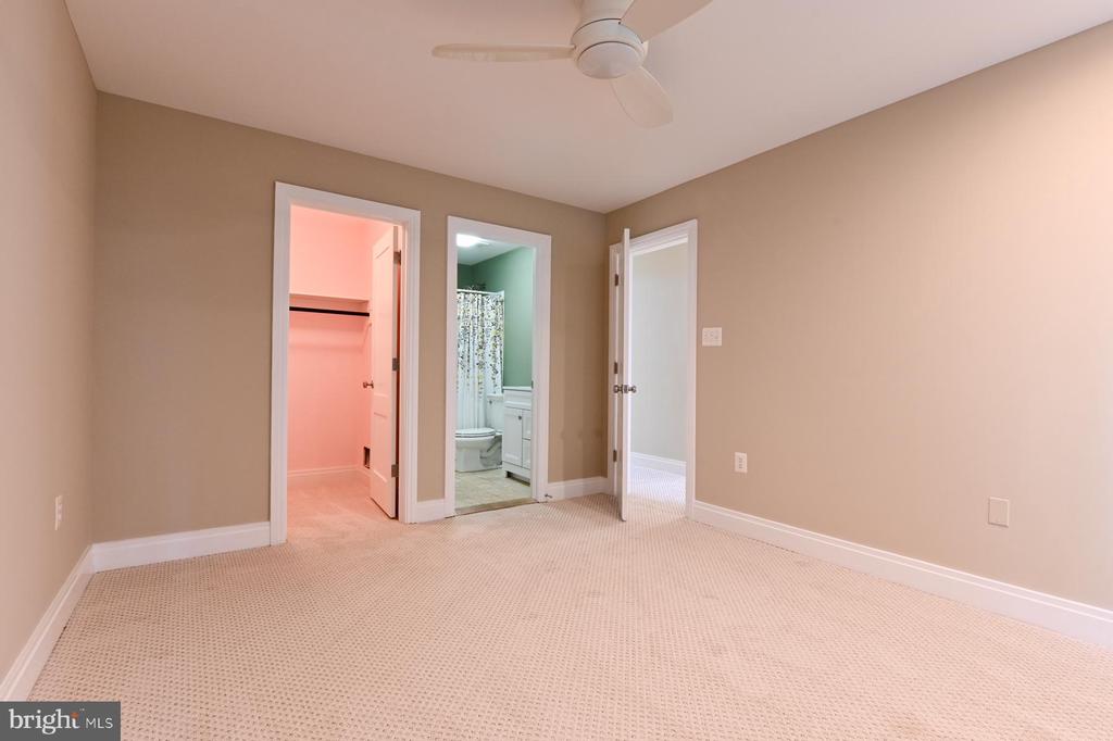 3303 KENNEY COURT
