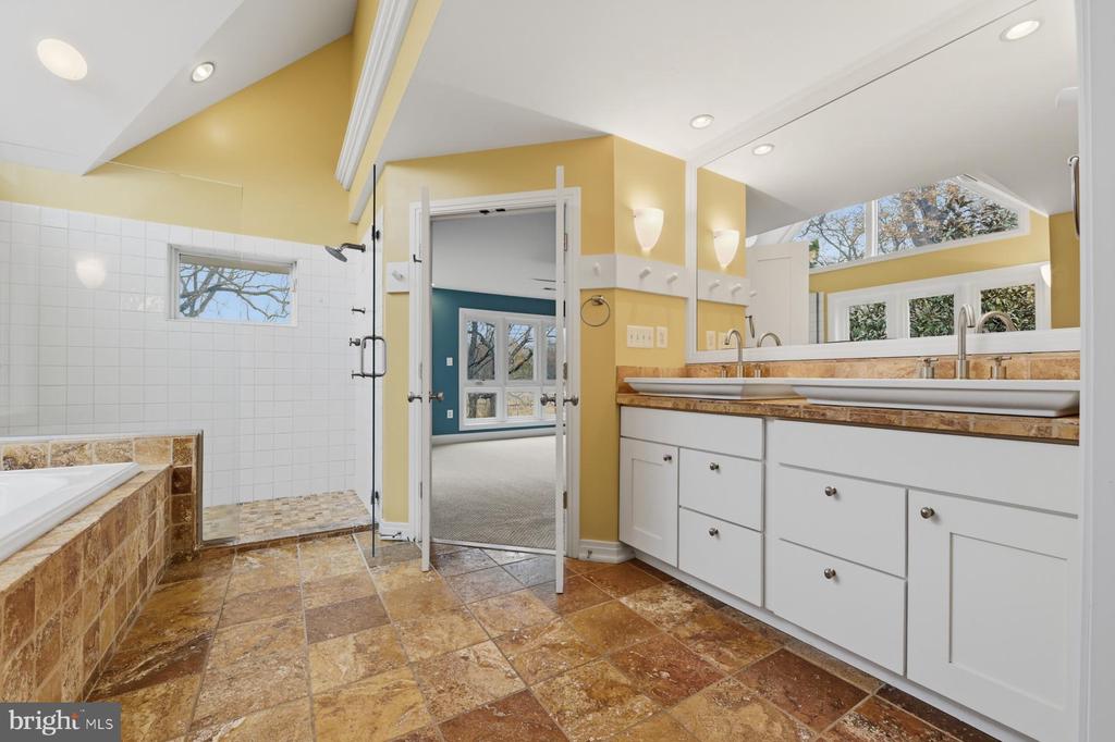 3303 KENNEY COURT