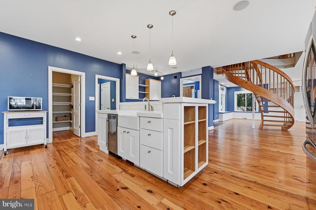 3303 KENNEY COURT