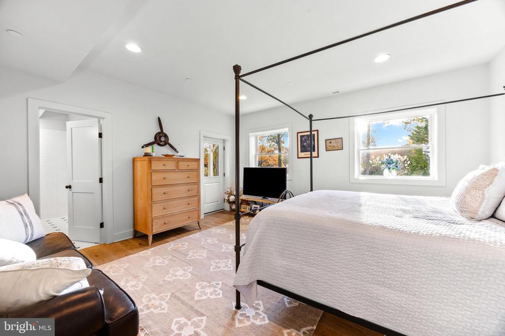 90 E LAKE DRIVE