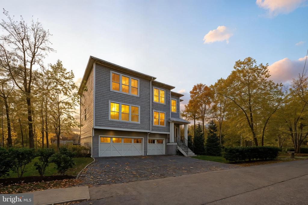 90 E LAKE DRIVE
