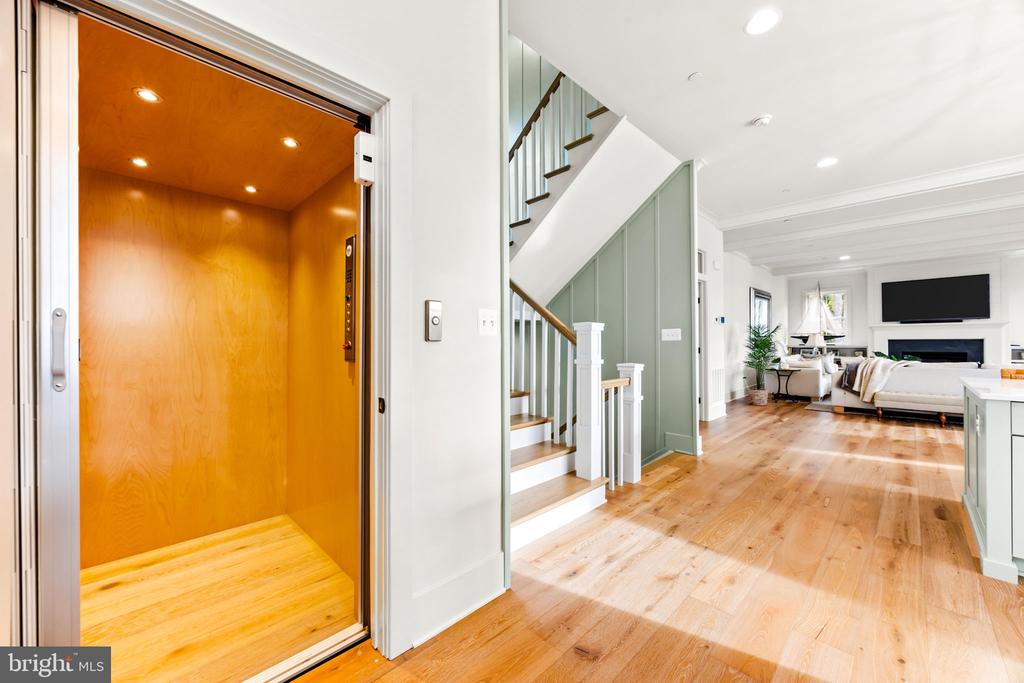 90 E LAKE DRIVE