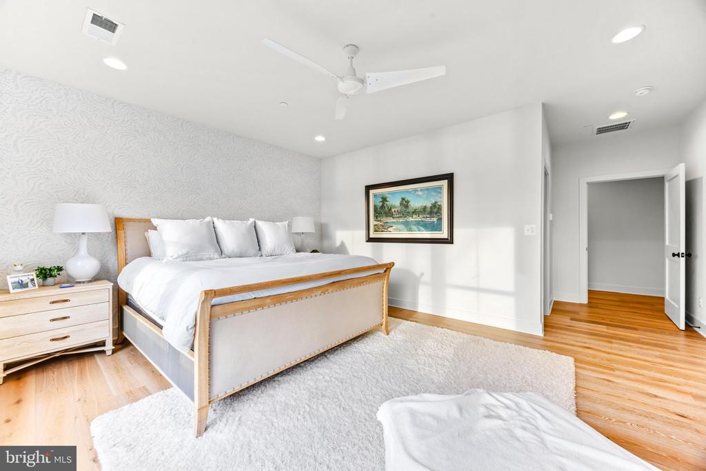 90 E LAKE DRIVE