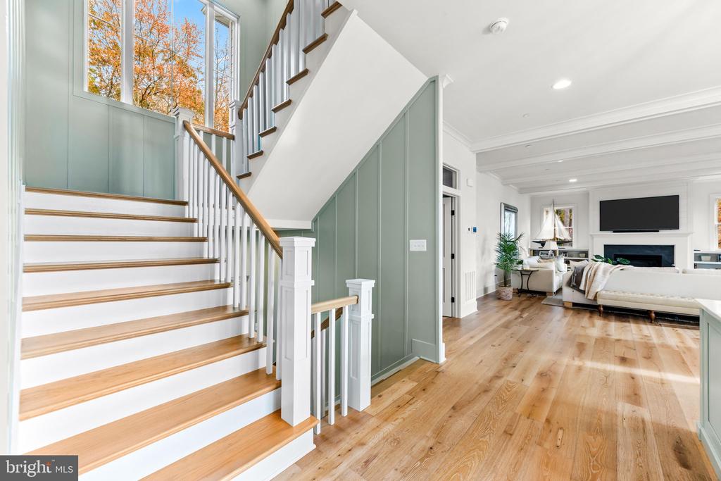 90 E LAKE DRIVE