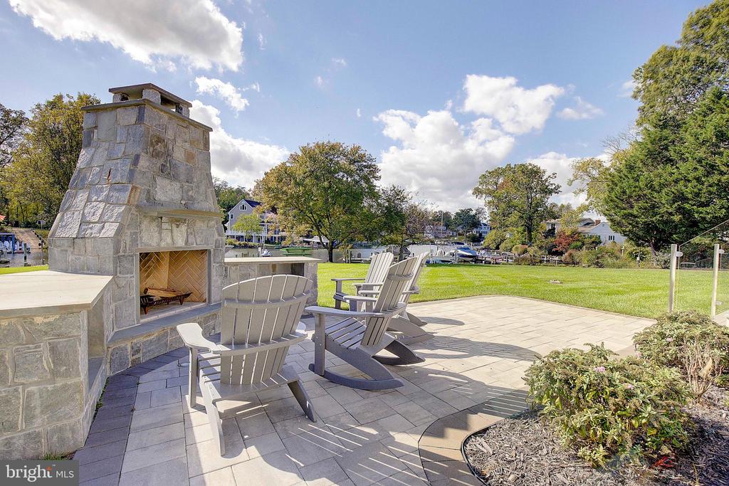 3590 S RIVER TERRACE