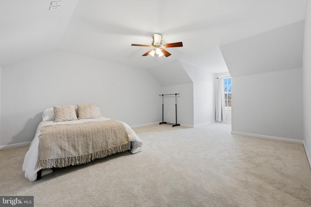 3590 S RIVER TERRACE