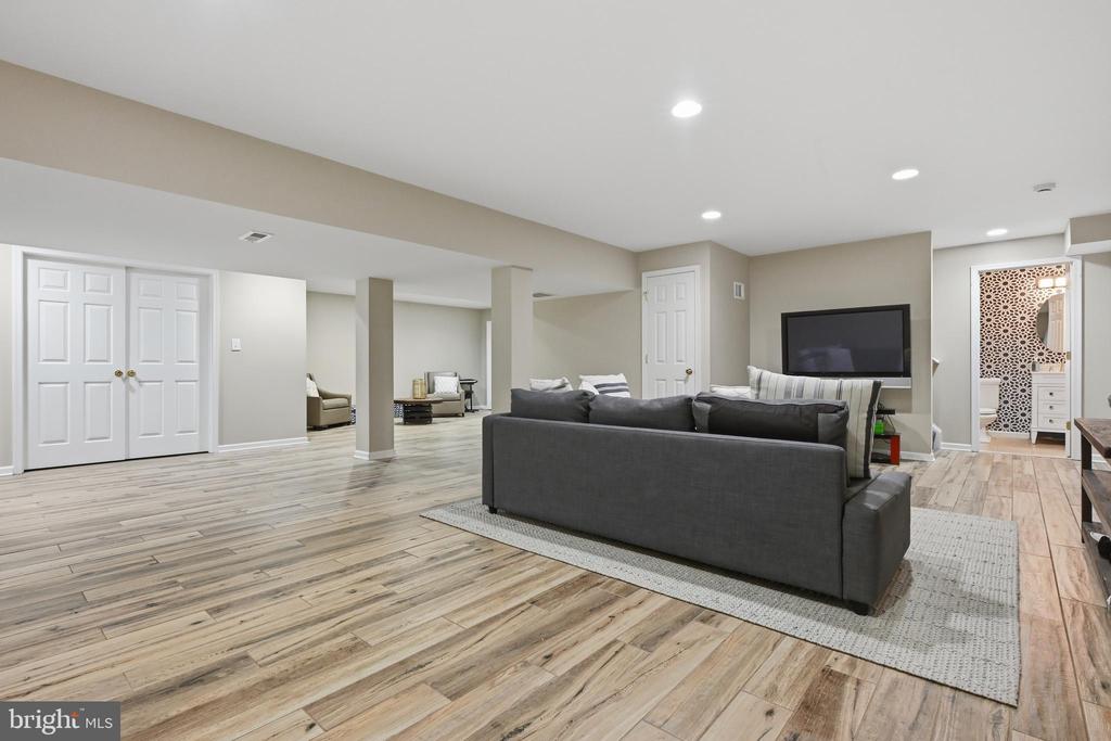 3590 S RIVER TERRACE