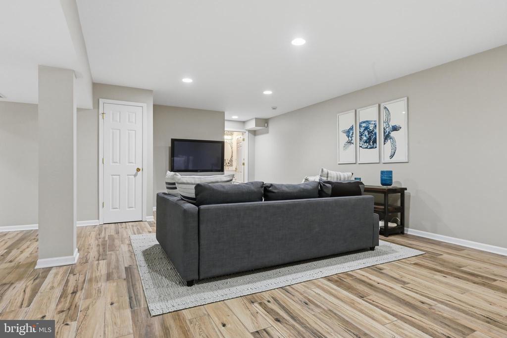 3590 S RIVER TERRACE