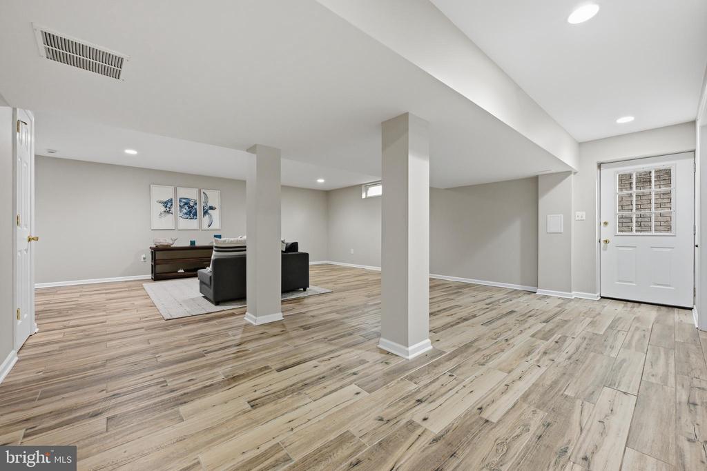 3590 S RIVER TERRACE