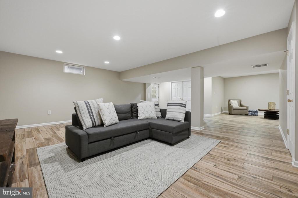 3590 S RIVER TERRACE