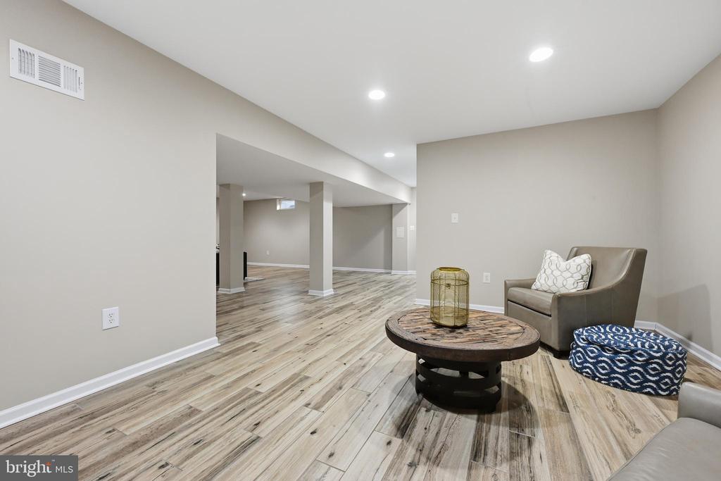 3590 S RIVER TERRACE