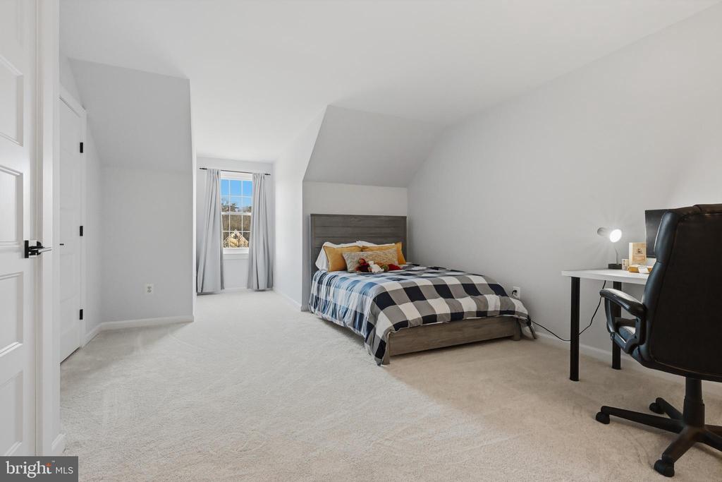3590 S RIVER TERRACE