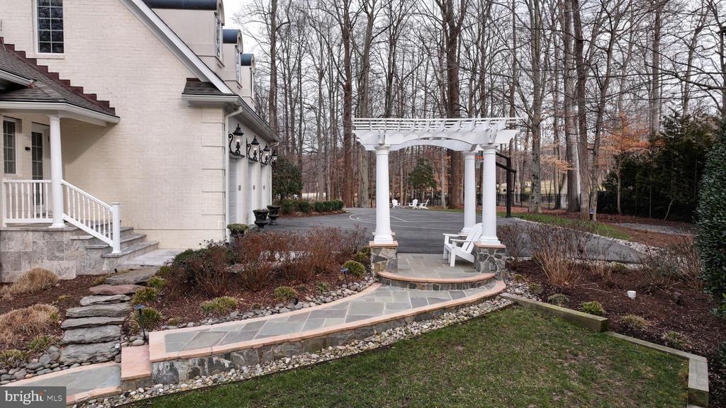 25 GASSAWAY LANE
