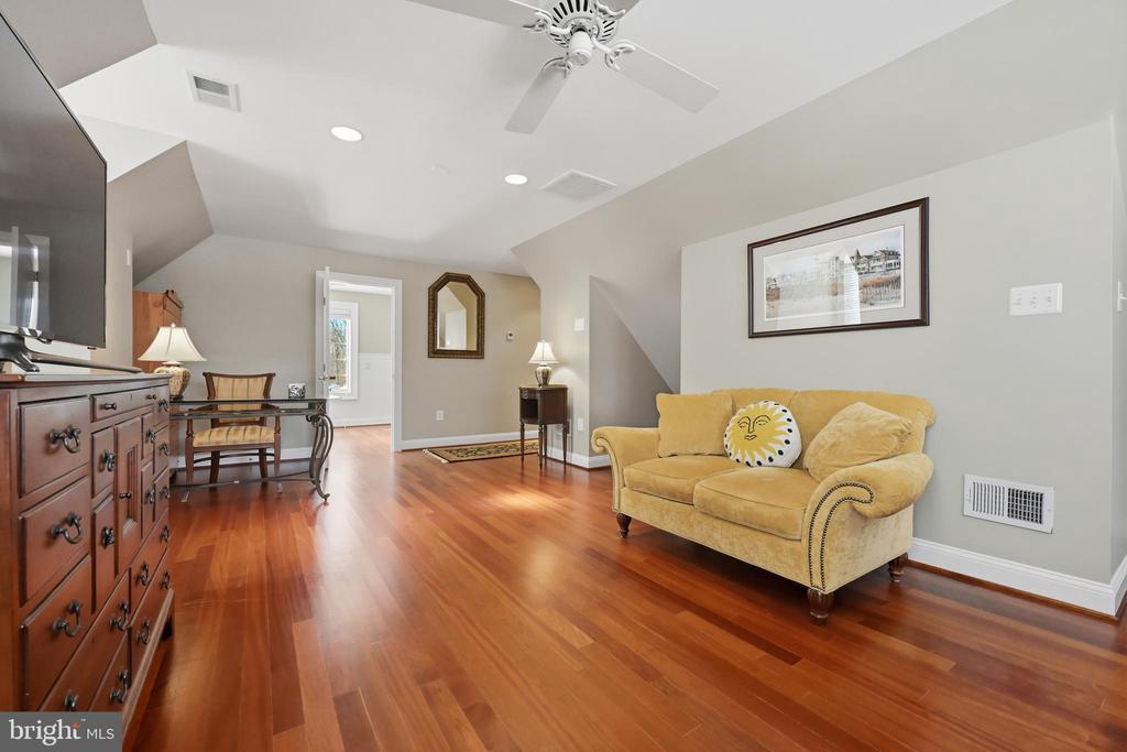 25 GASSAWAY LANE