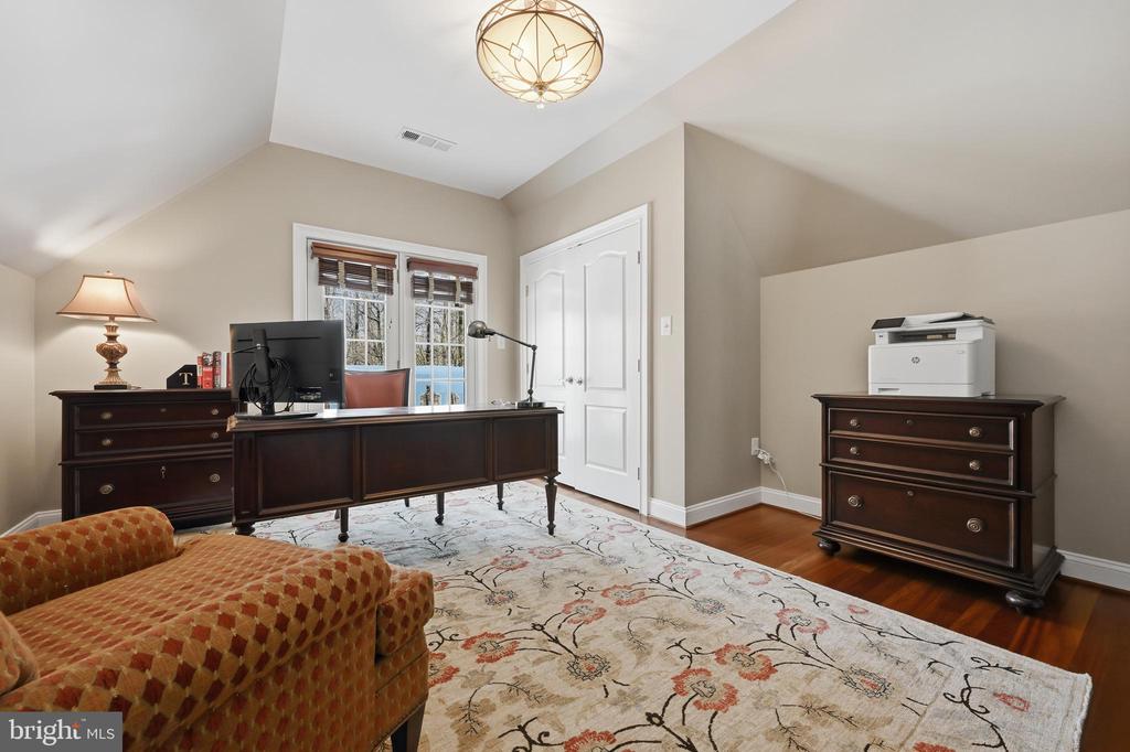 25 GASSAWAY LANE
