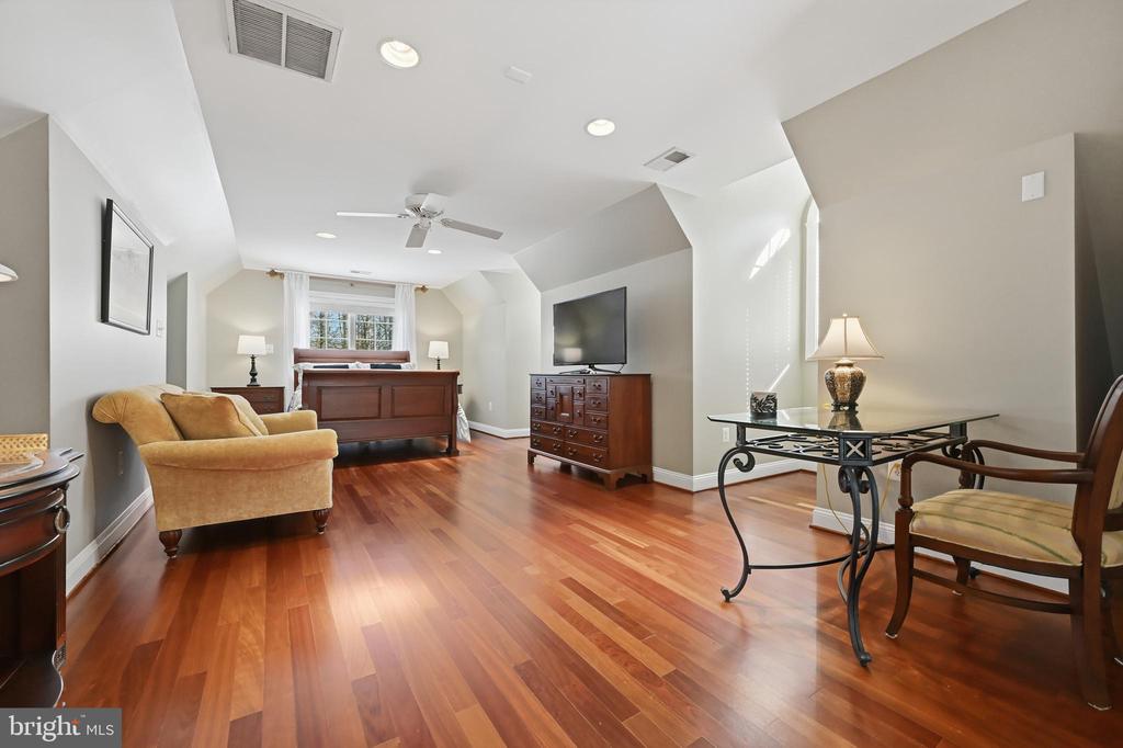 25 GASSAWAY LANE