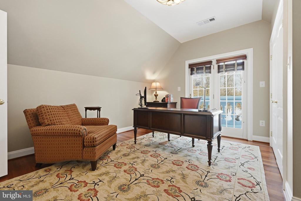 25 GASSAWAY LANE
