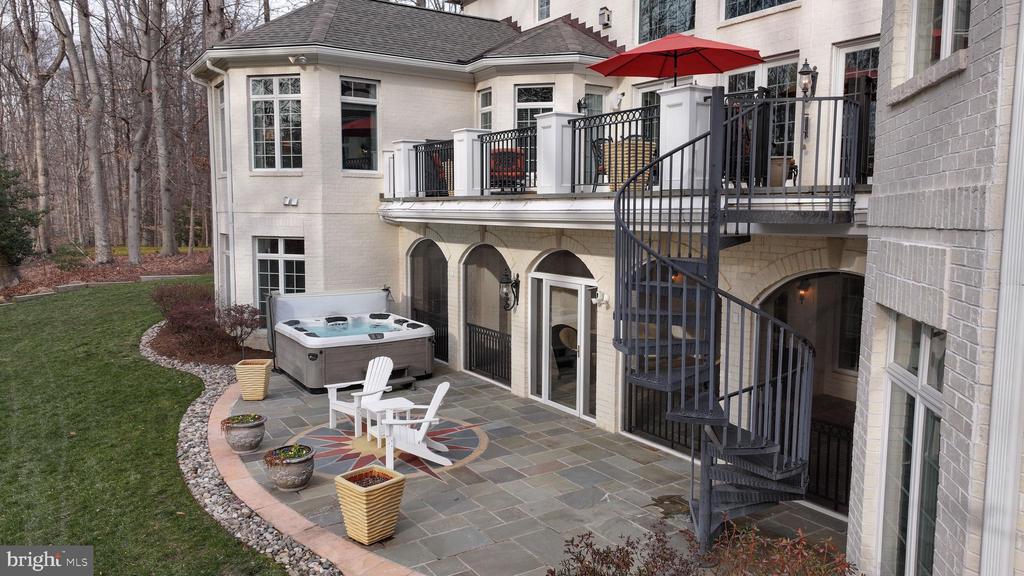 25 GASSAWAY LANE