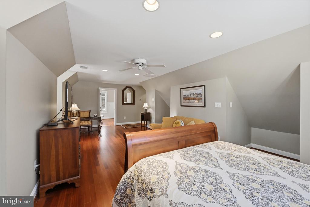25 GASSAWAY LANE
