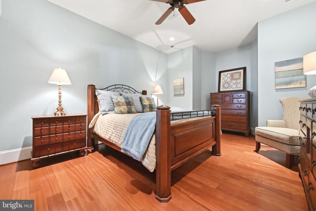 25 GASSAWAY LANE