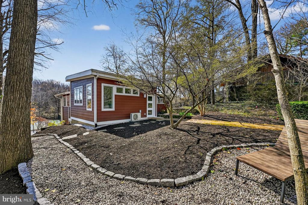 3516 LOCH HAVEN DRIVE