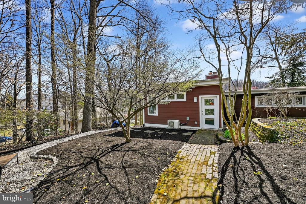 3516 LOCH HAVEN DRIVE