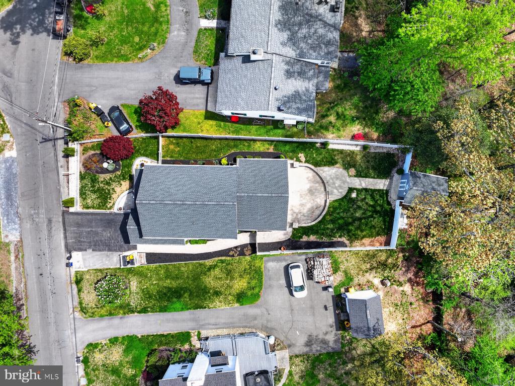 448 MAPLE LEAF DRIVE