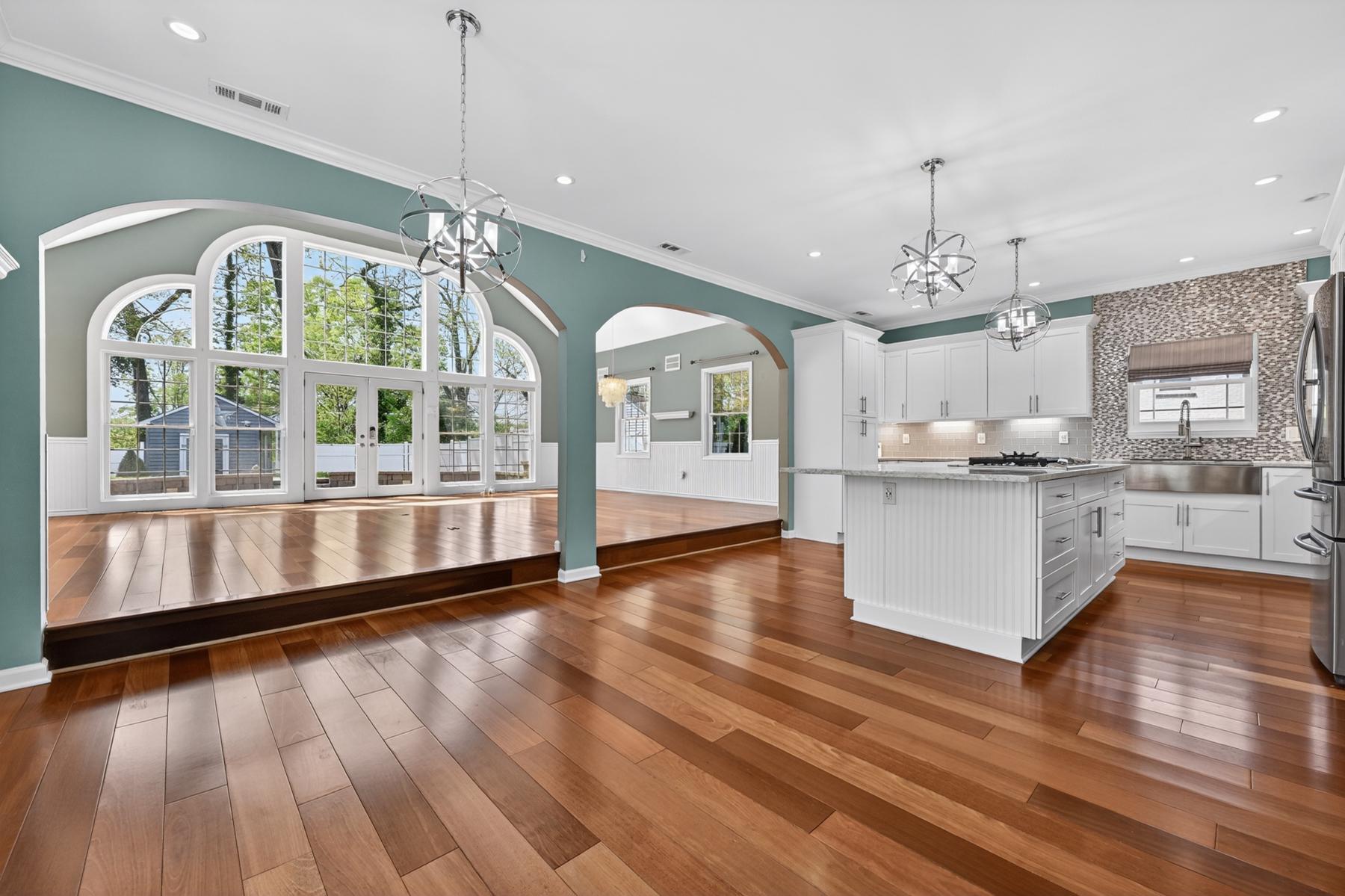 448 MAPLE LEAF DRIVE