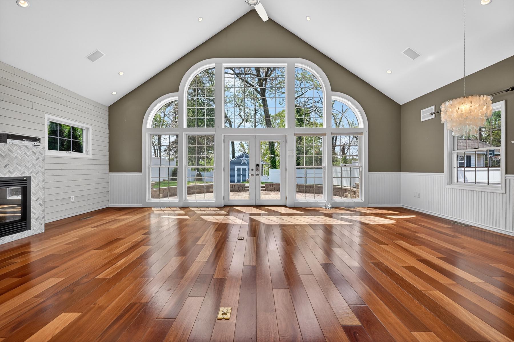 448 MAPLE LEAF DRIVE