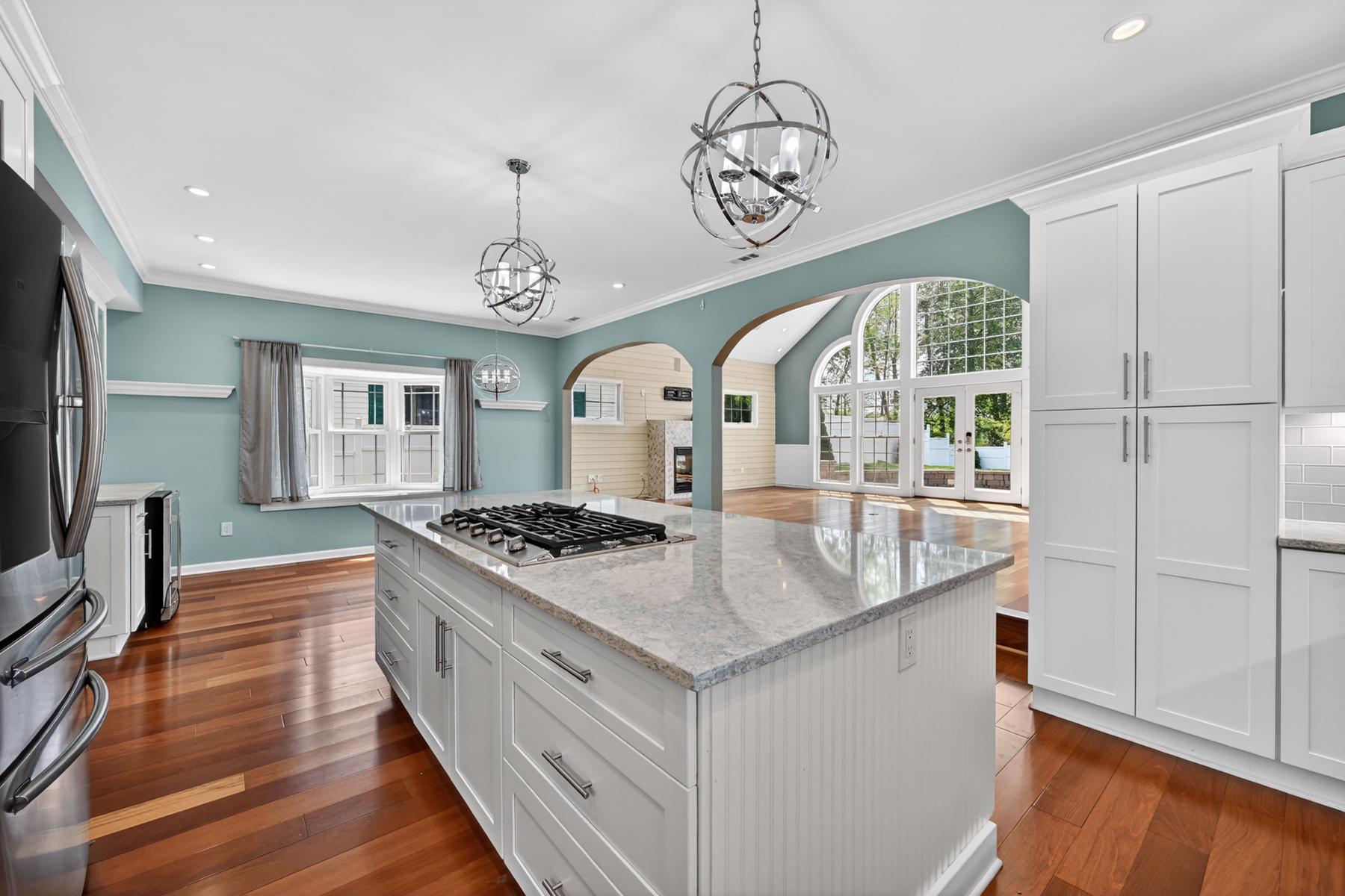 448 MAPLE LEAF DRIVE