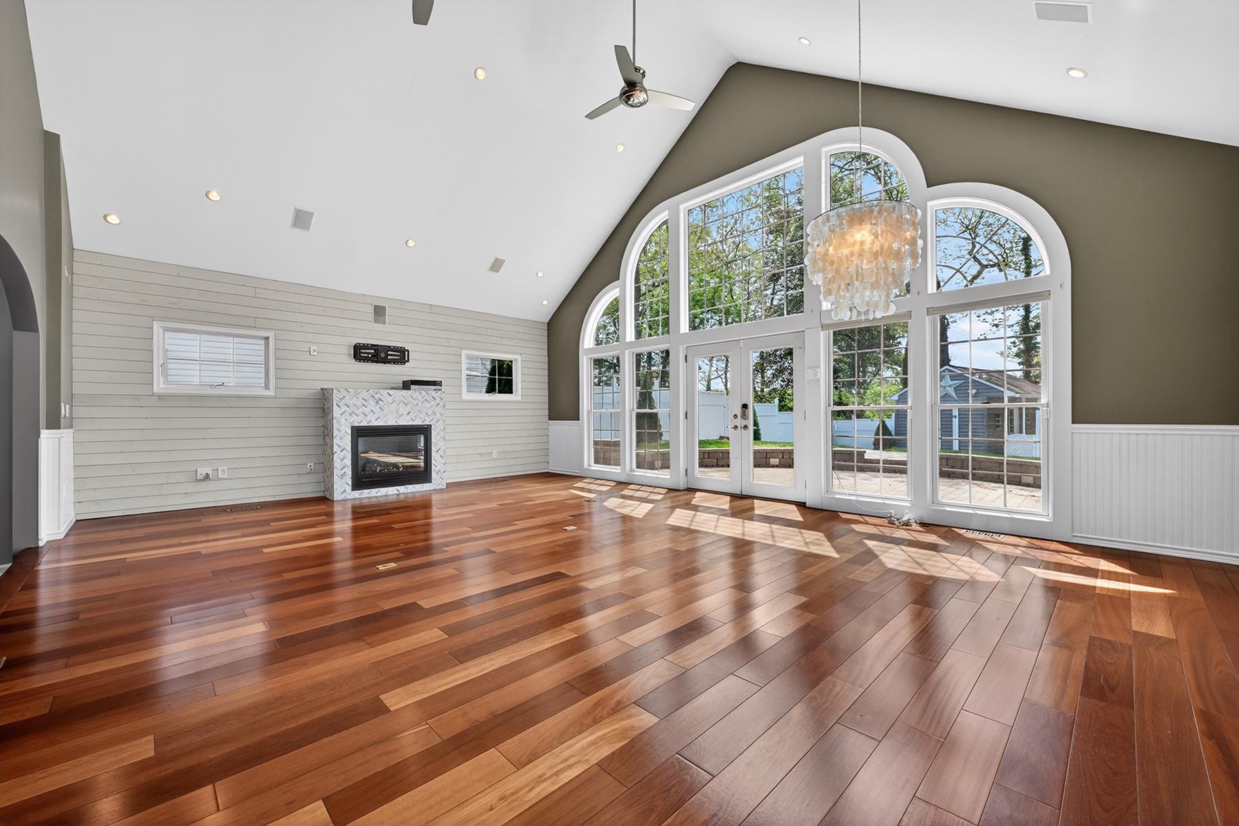448 MAPLE LEAF DRIVE