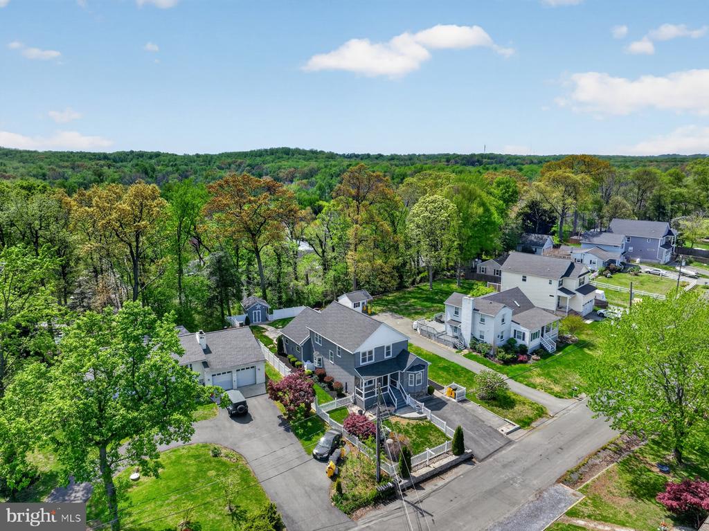 448 MAPLE LEAF DRIVE