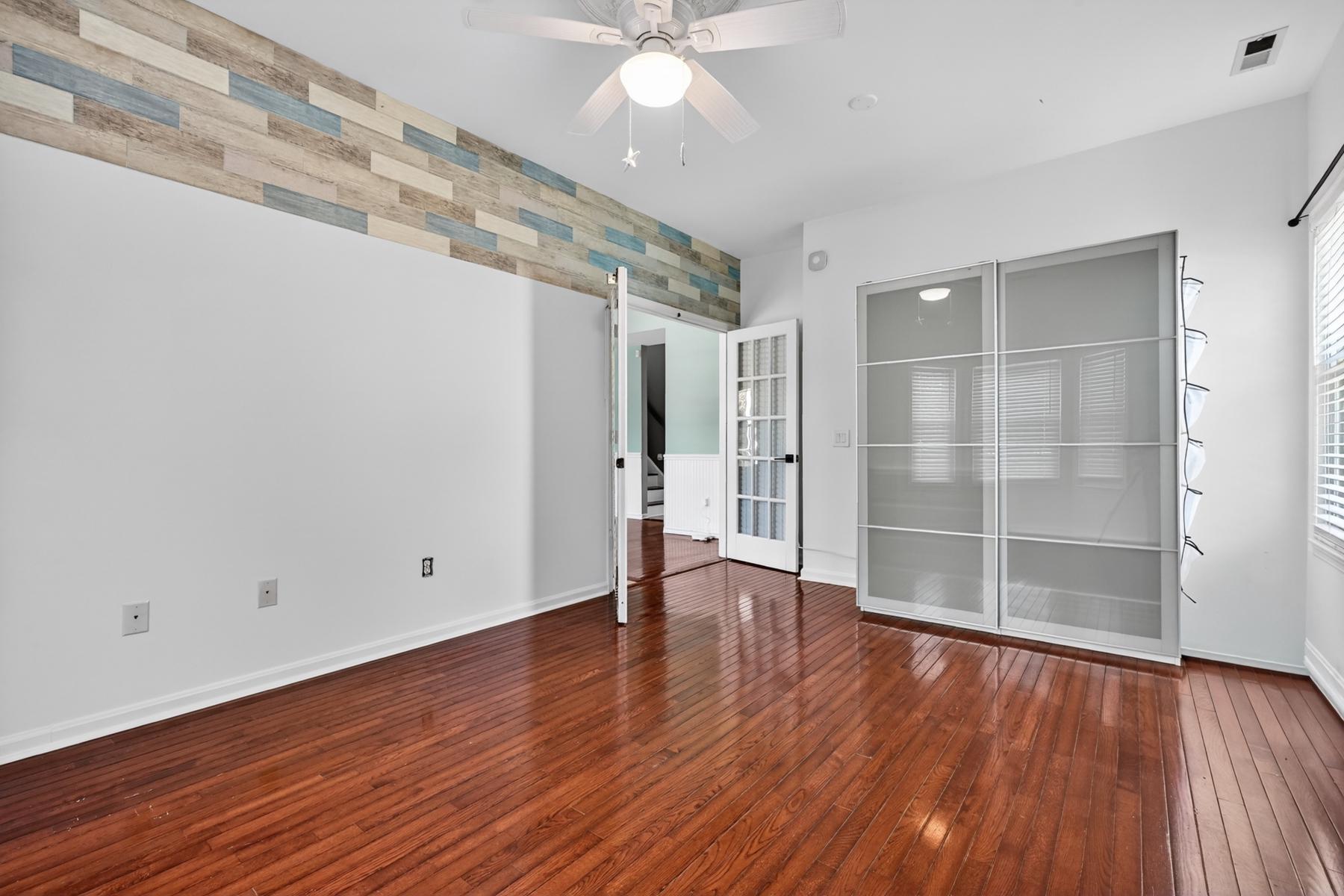 448 MAPLE LEAF DRIVE