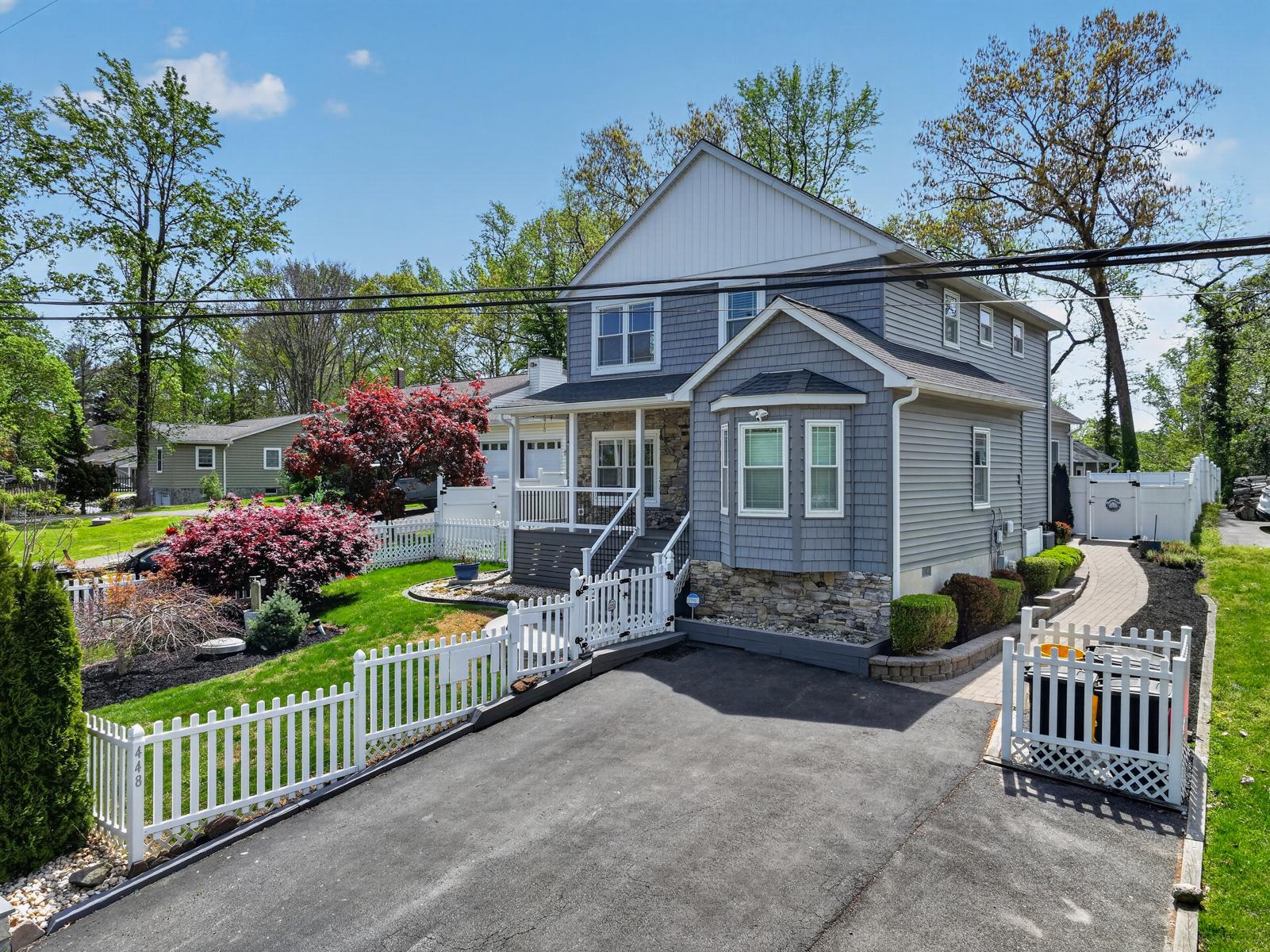 448 MAPLE LEAF DRIVE