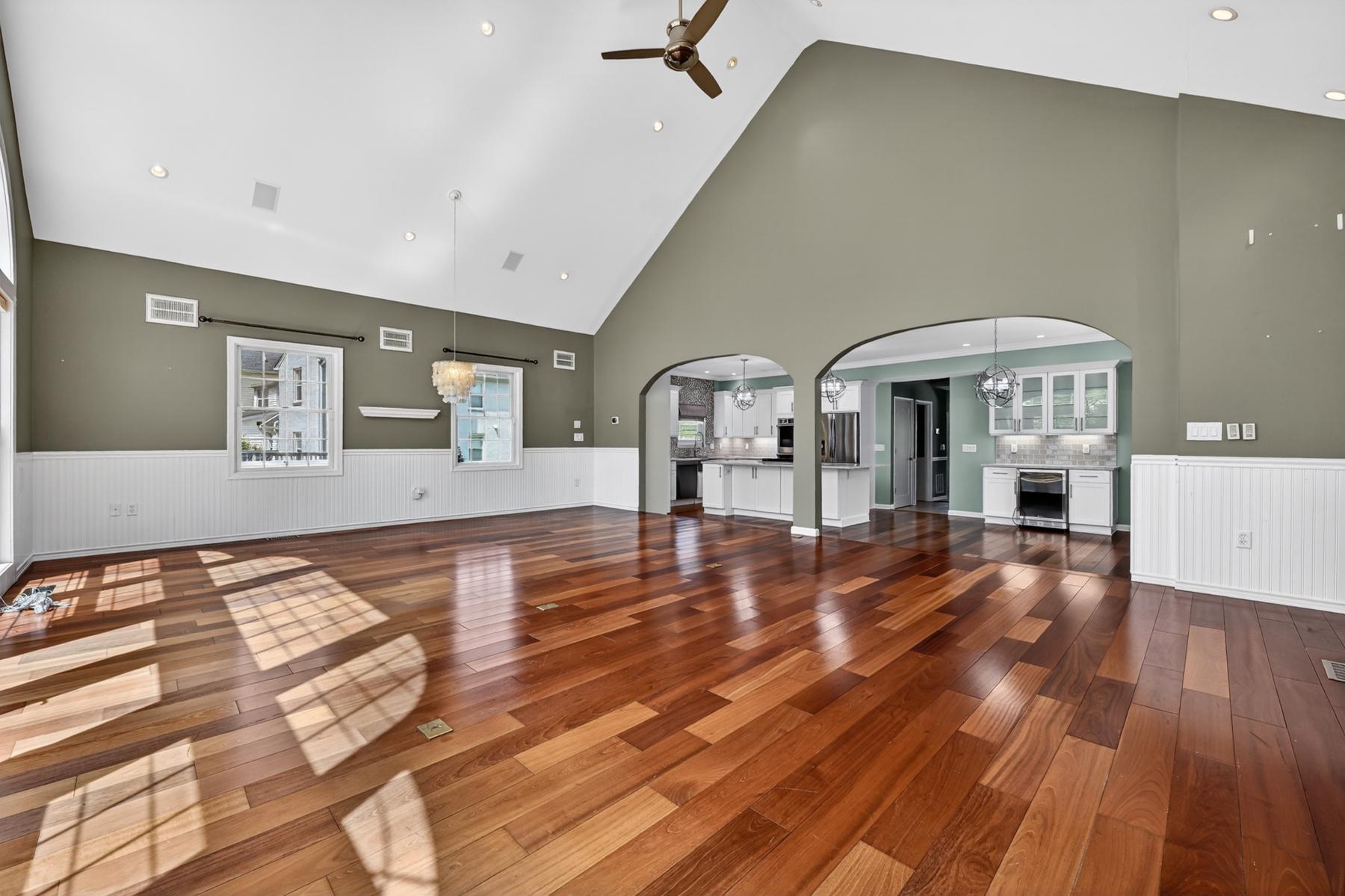 448 MAPLE LEAF DRIVE
